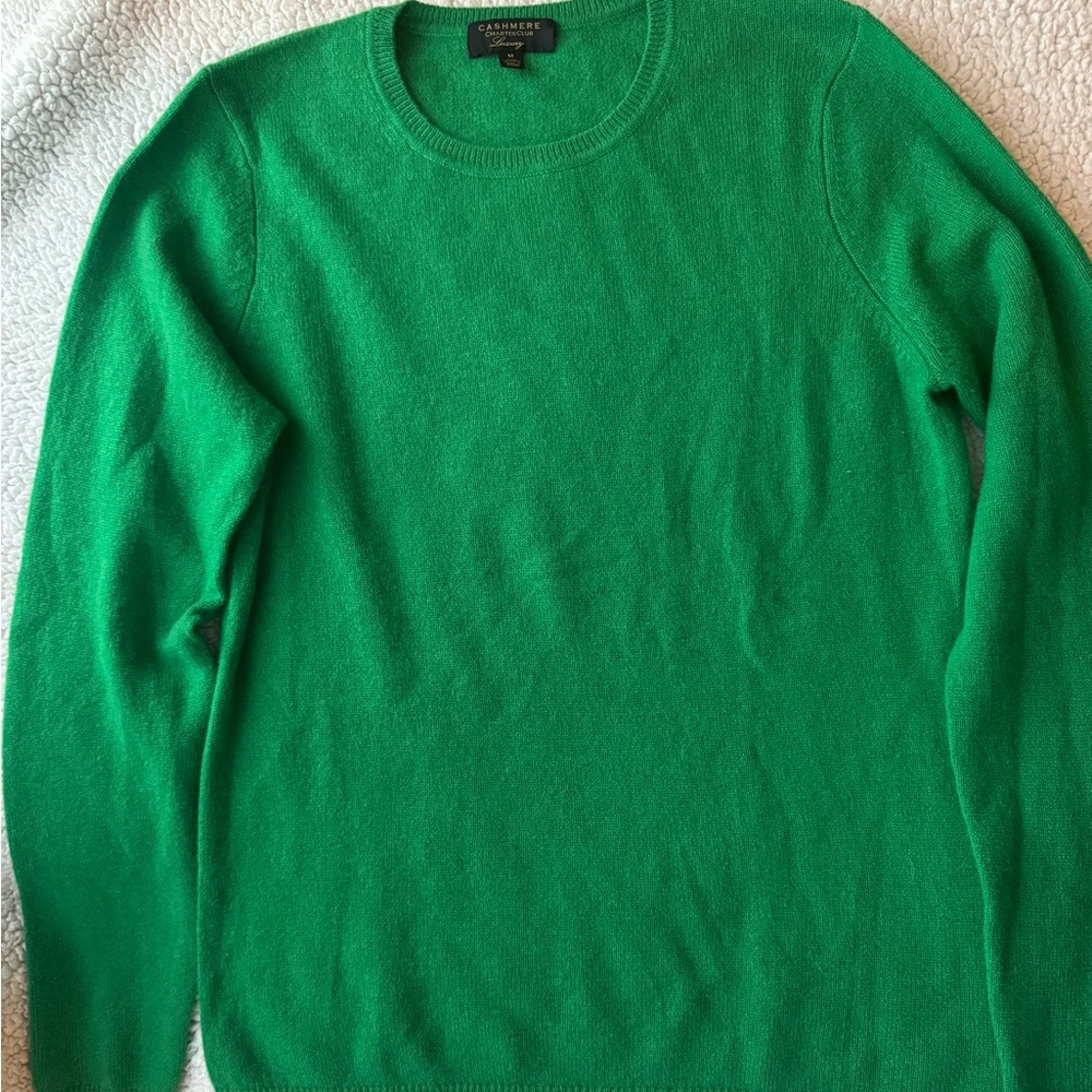NWOT Cashmere sweater. Size medium.